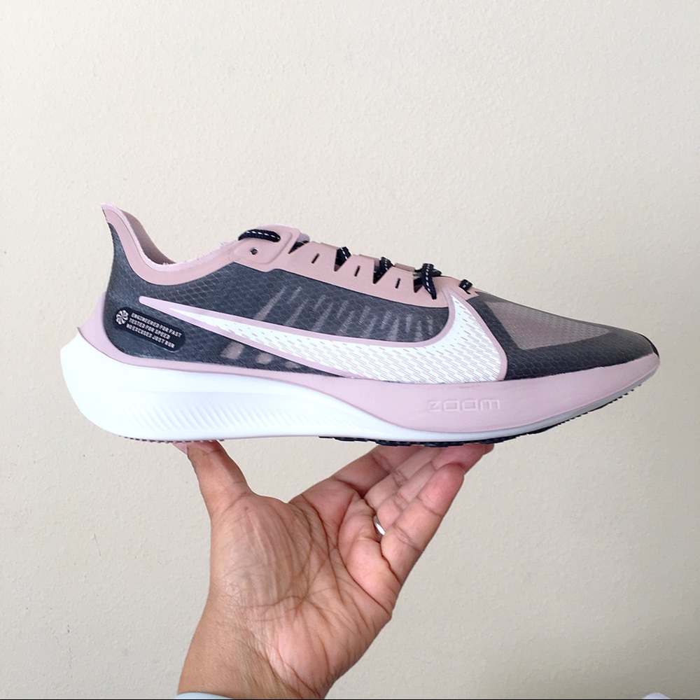 Nike Zoom Gravity Sneakers Women’s size 12/ men’s size 10.5